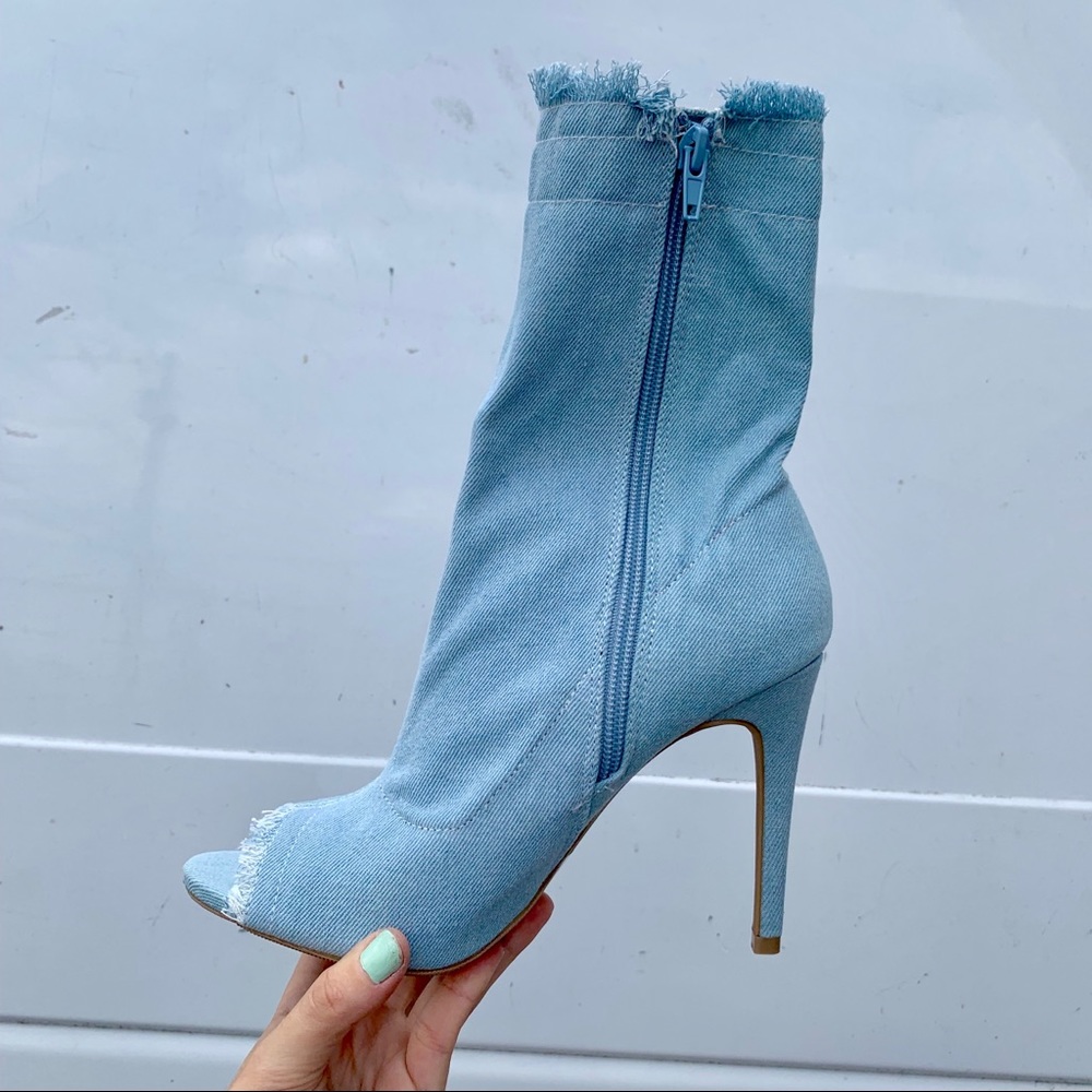 Lt Denim Frayed Ankle heel - Picture 5 of 8